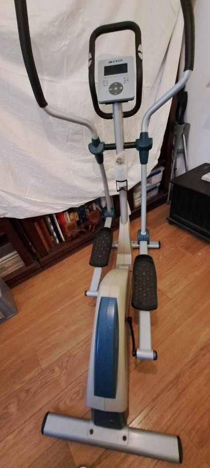 Elliptical Machine – Like New, Low Impact Fitness