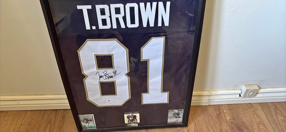 Tim Brown #81 Autographed Framed Jersey – Beckett Authenticated