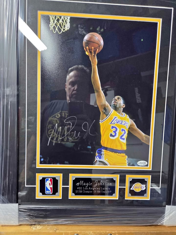 Magic Johnson Signed Los Angeles Lakers / Framed Photo — JSA Certified