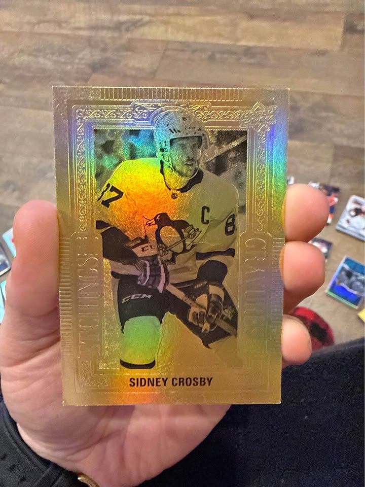 Upper Deck Sidney Crosby Holographic Hockey Card – Pre-Owned Collectible