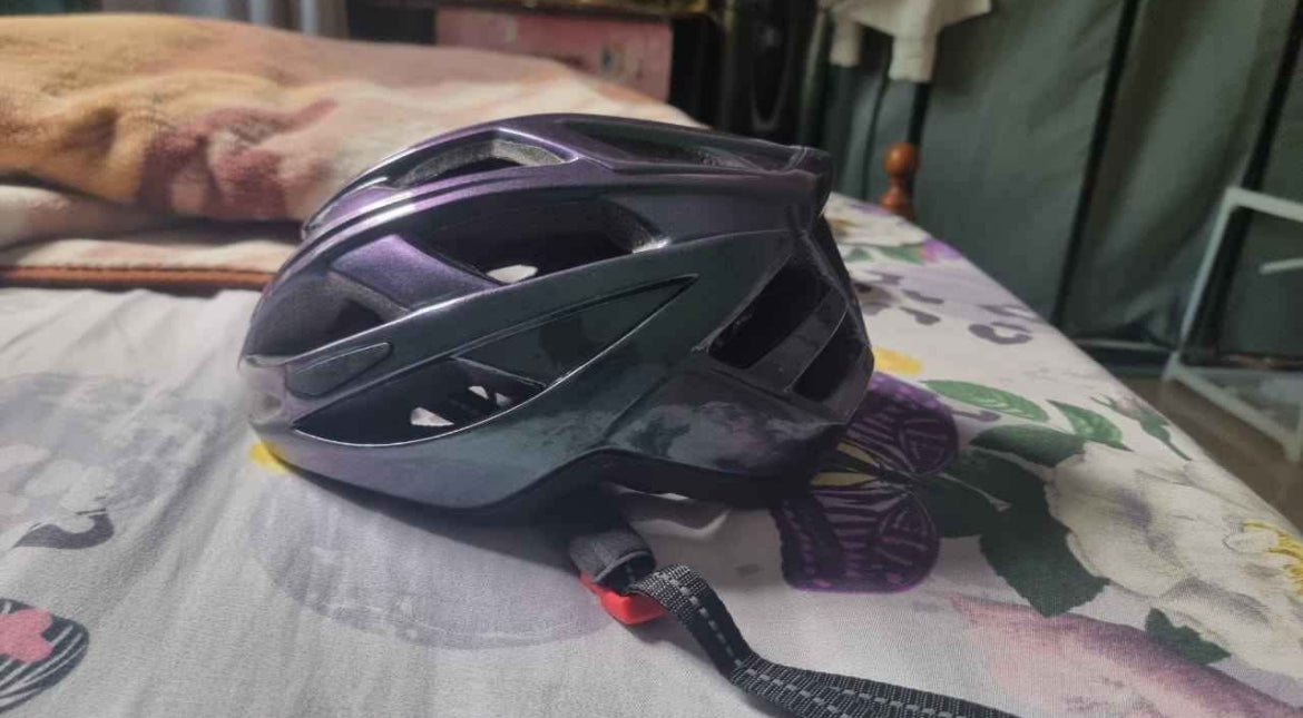 Hema’s Unopened Size L Helmet – Grab It Now!