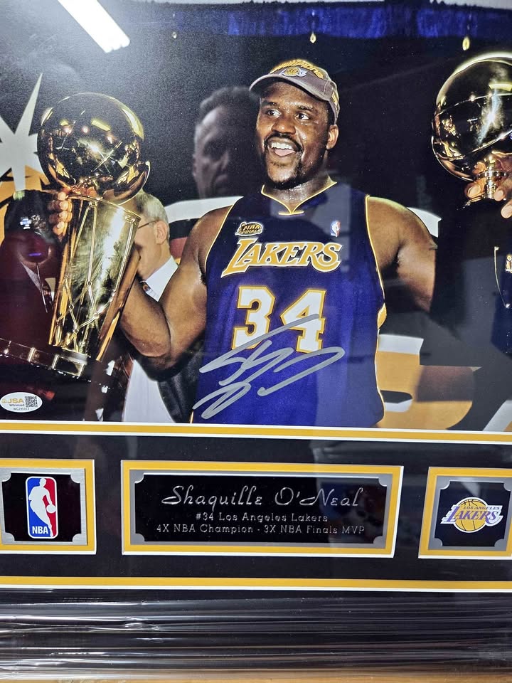 Signed Shaquille O’Neal Los Angeles Lakers / Framed Photo — JSA Certified