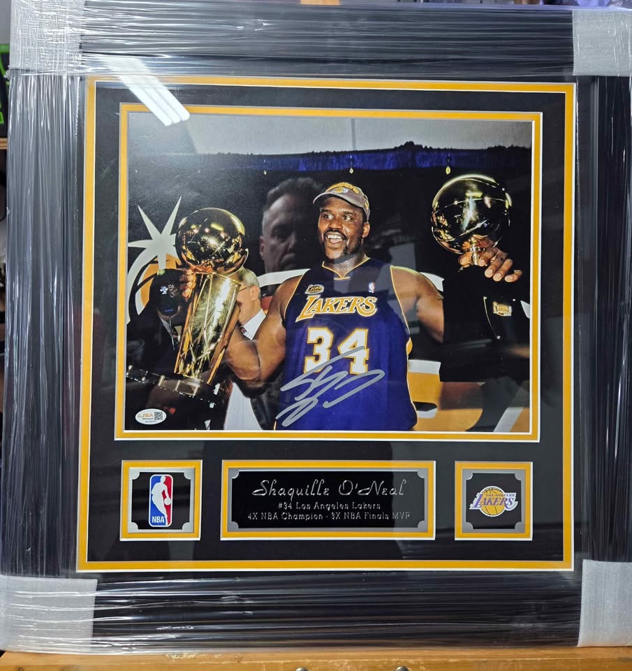 Signed Shaquille O’Neal Los Angeles Lakers / Framed Photo — JSA Certified